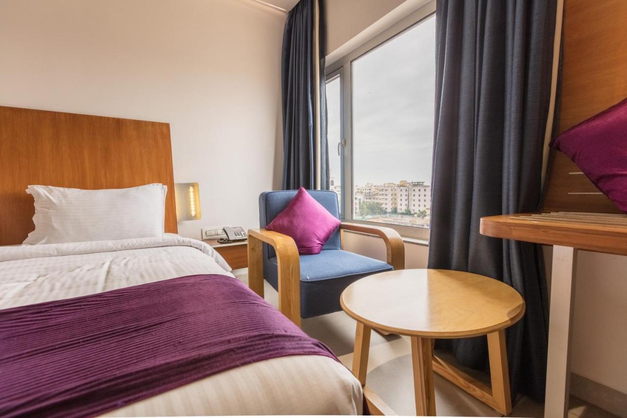 Vijayawāda Hotel Aira מראה חיצוני תמונה